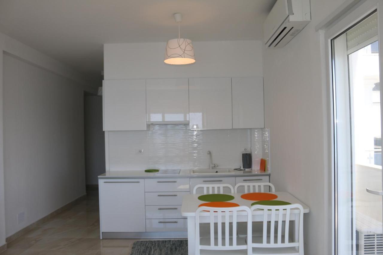 White Sea View Residence Sarande Bagian luar foto