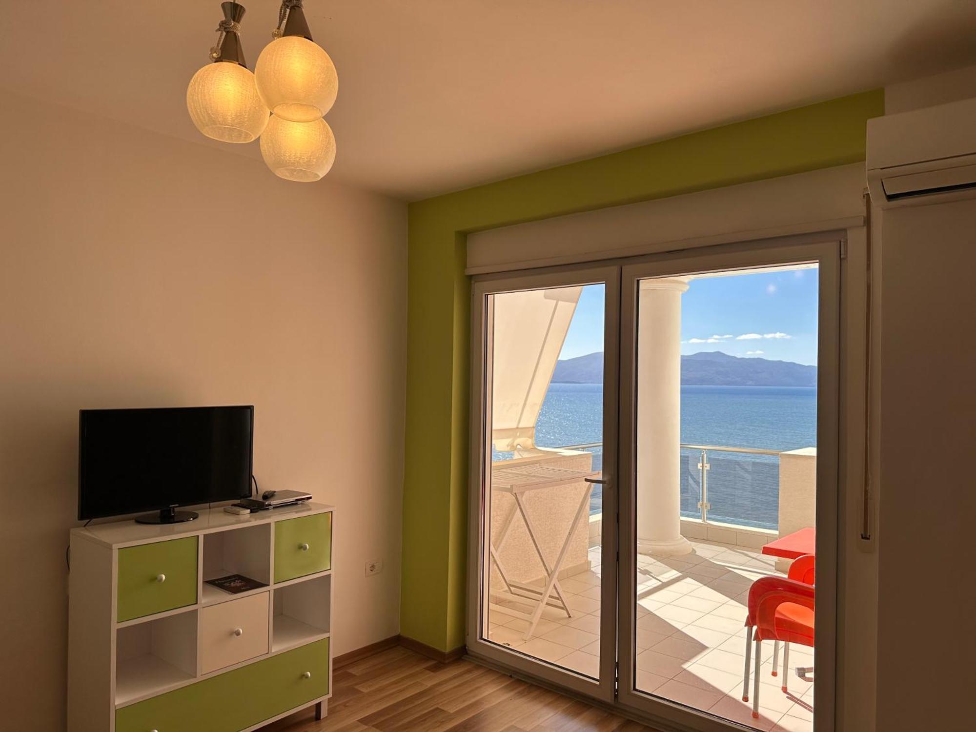 White Sea View Residence Sarande Bagian luar foto