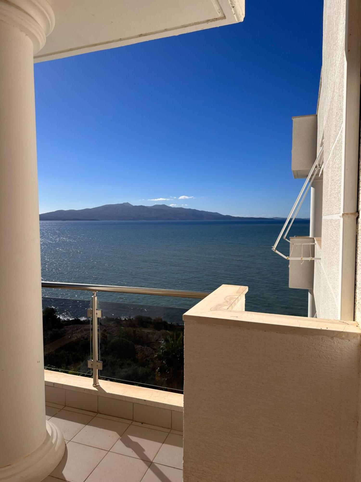 White Sea View Residence Sarande Bagian luar foto