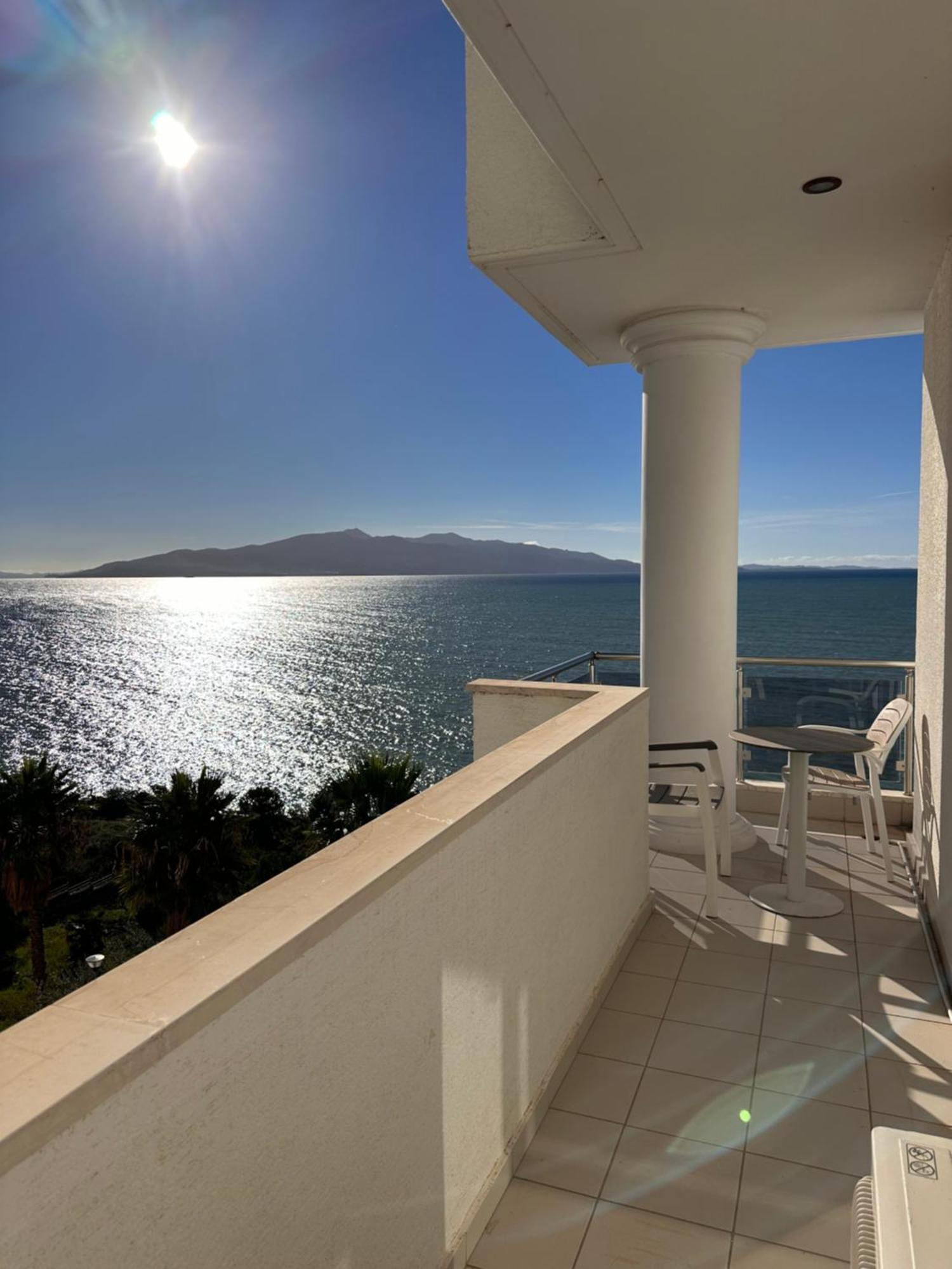 White Sea View Residence Sarande Bagian luar foto