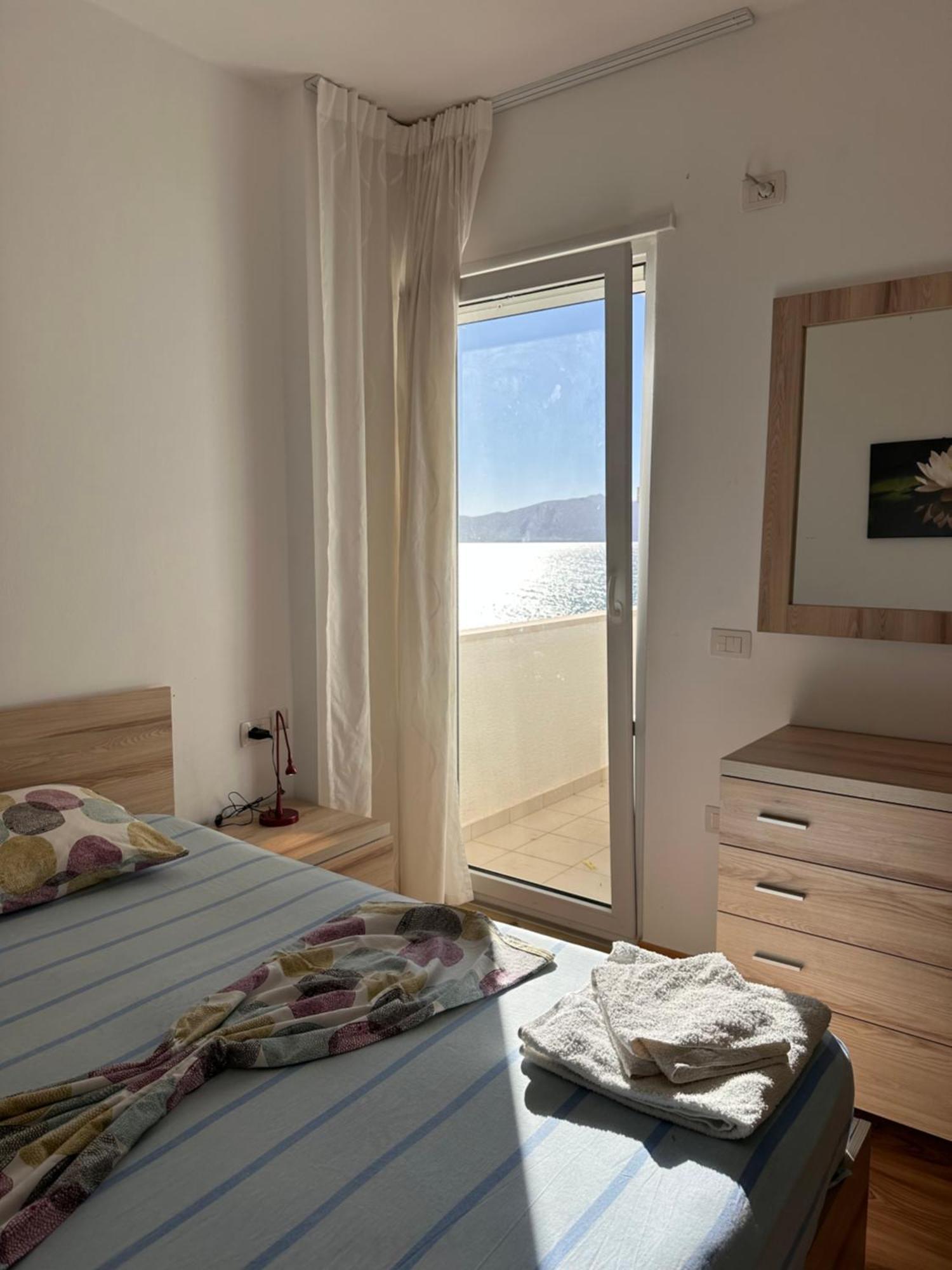 White Sea View Residence Sarande Bagian luar foto