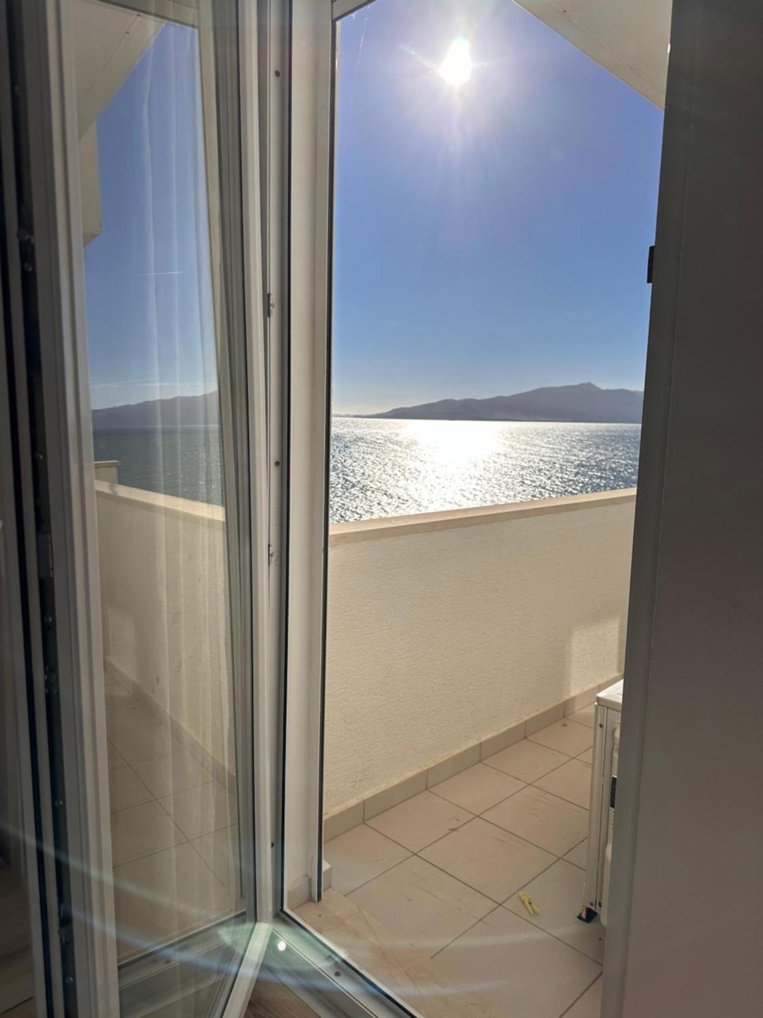 White Sea View Residence Sarande Bagian luar foto