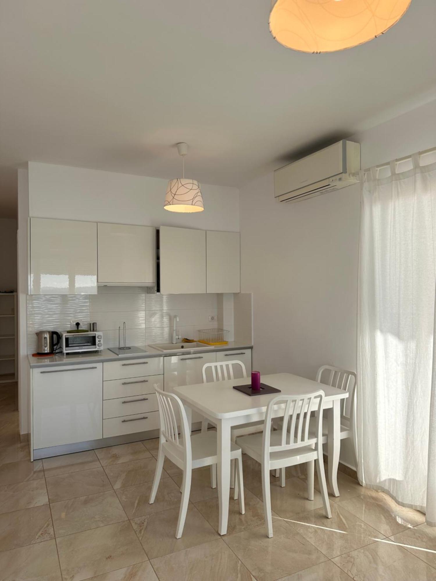 White Sea View Residence Sarande Bagian luar foto