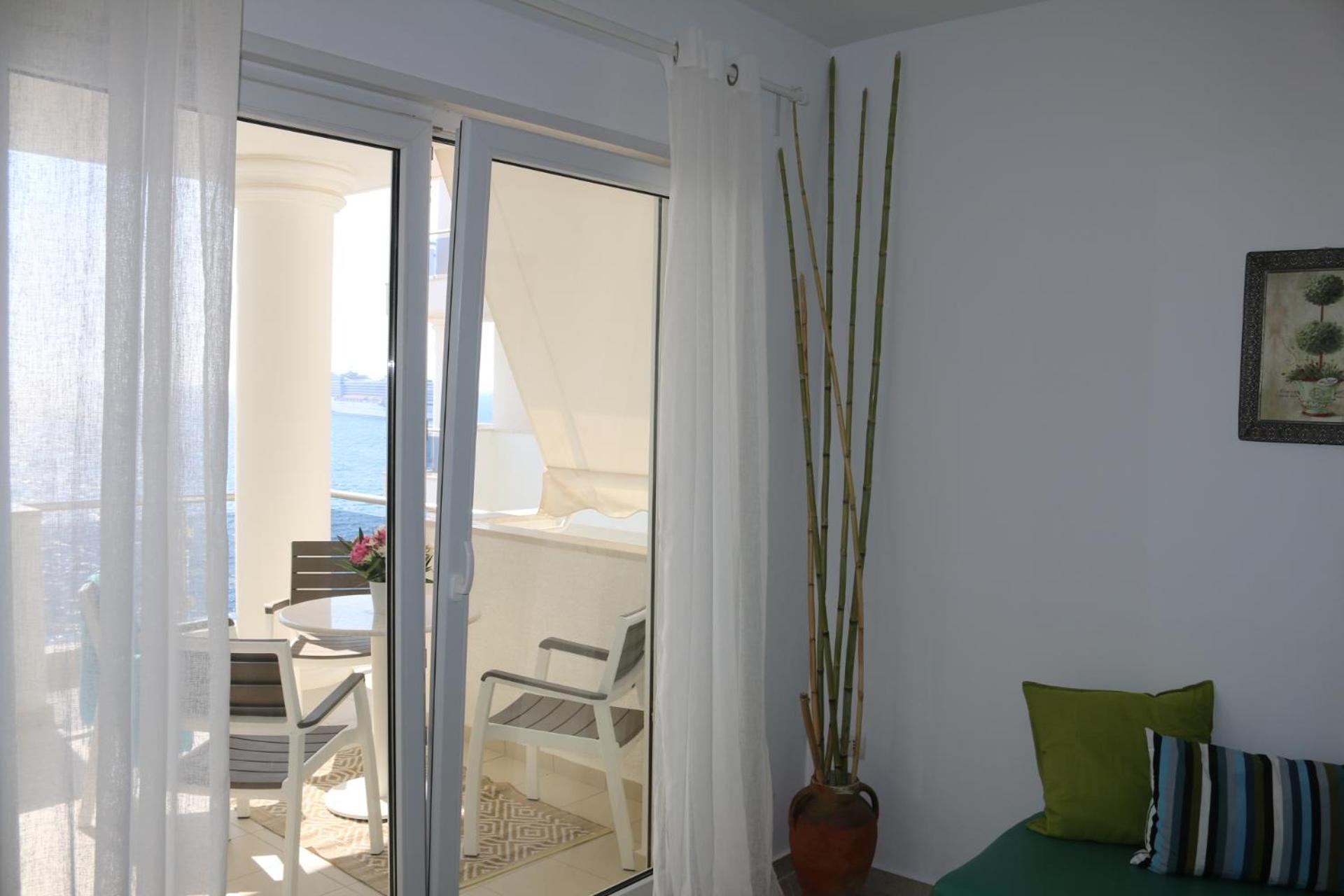 White Sea View Residence Sarande Bagian luar foto