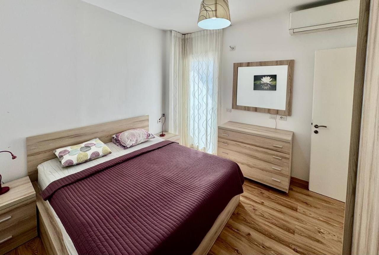 White Sea View Residence Sarande Bagian luar foto